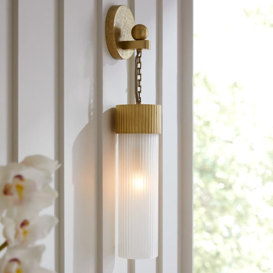 Tayla Sconce